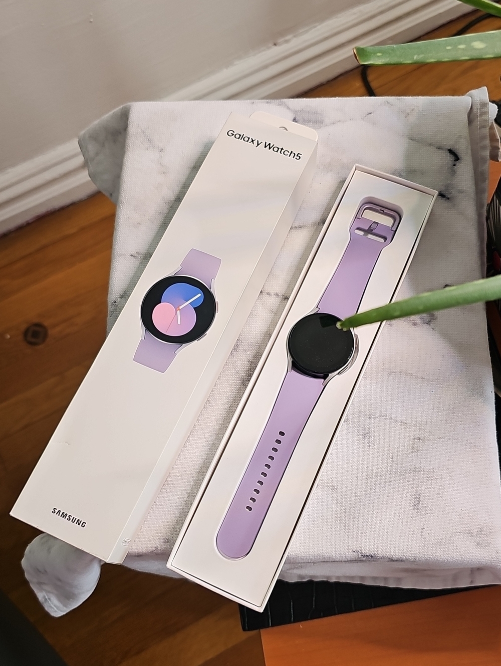 Samsung Galaxy Watch5 Lavender Silicone Band with Black Face
